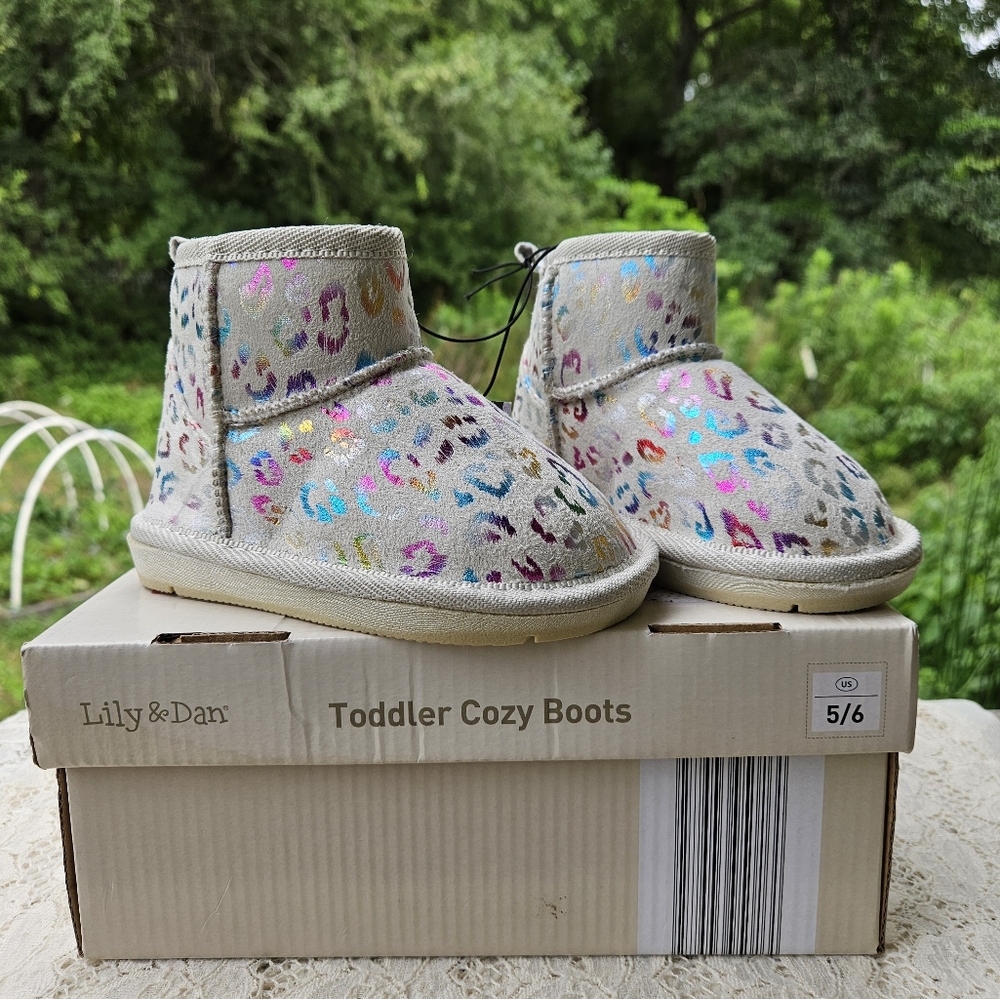 Toddler Cozy Boots Size 5/6 Toddler Girl Colorful Cheetah Print Faux Fur Lining